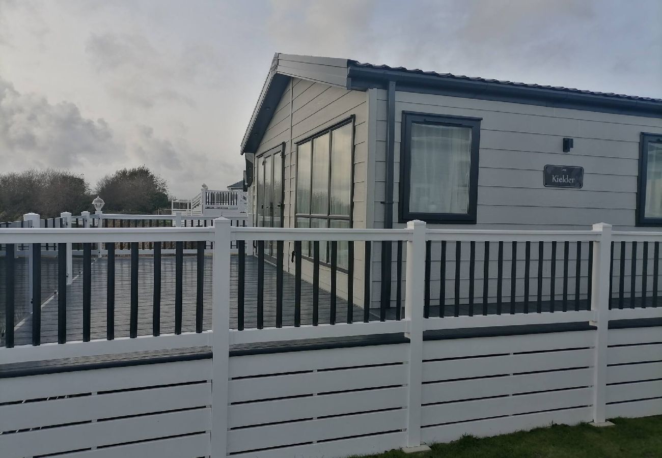 Mobile home in Rye Harbour - River View - Overlooking the river 