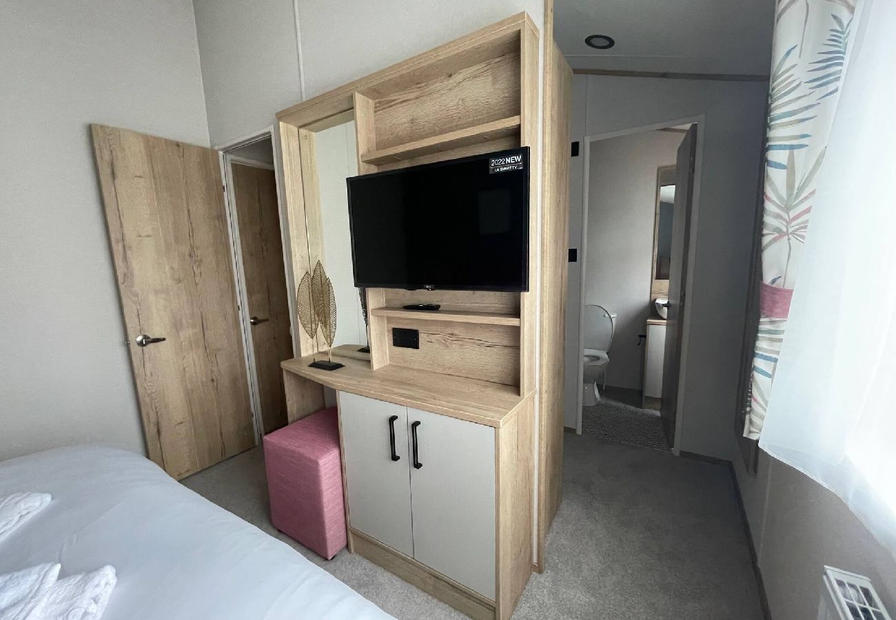 Mobile home in Rye Harbour - River View - Overlooking the river 