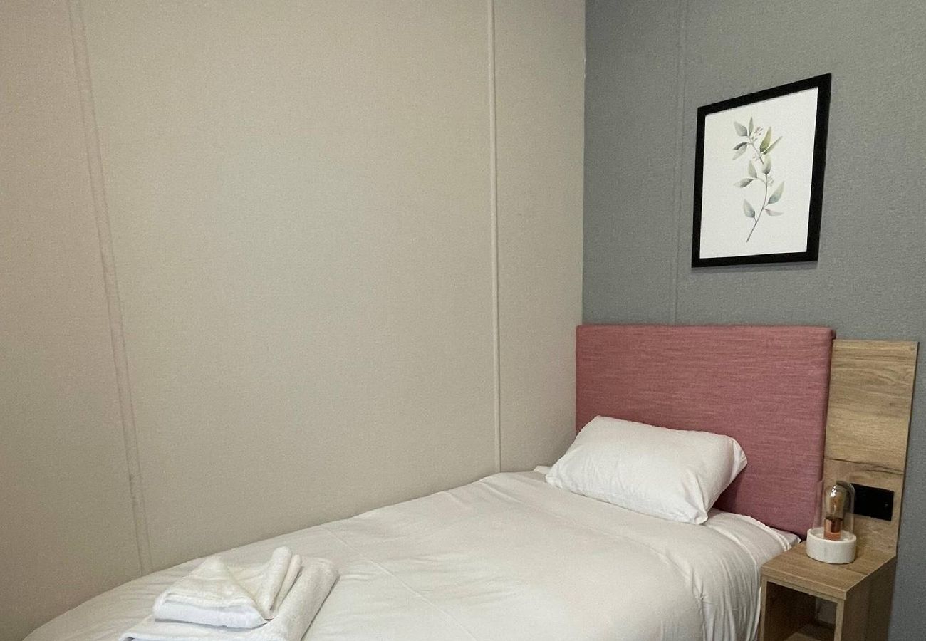 Mobile home in Rye Harbour - River View - Overlooking the river 