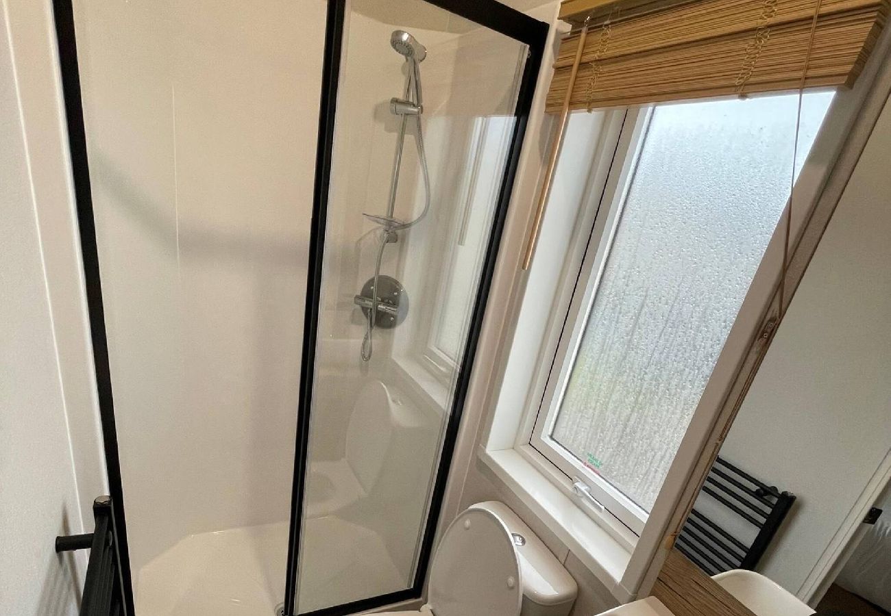 Mobile home in Rye Harbour - River View - Overlooking the river 