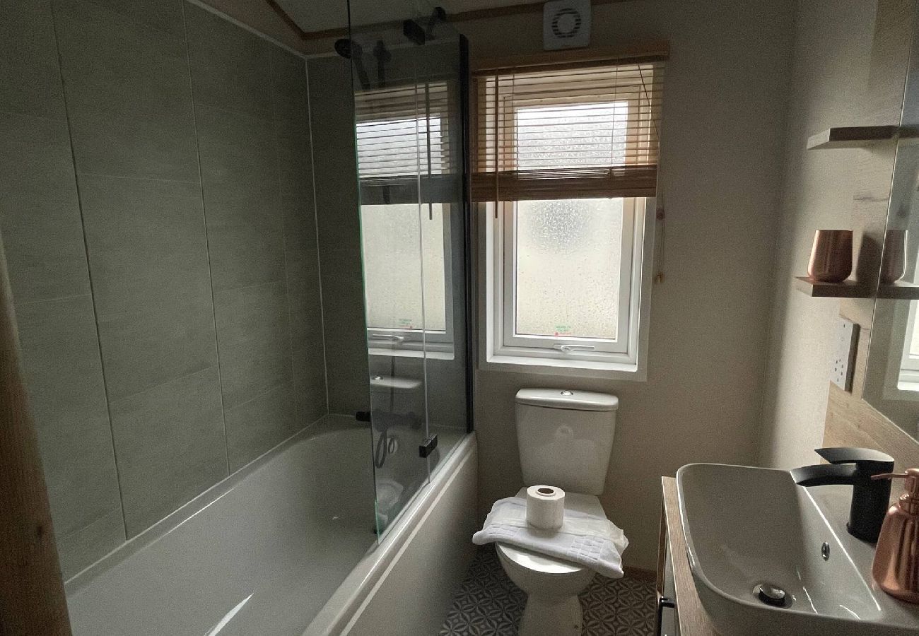 Mobile home in Rye Harbour - River View - Overlooking the river 