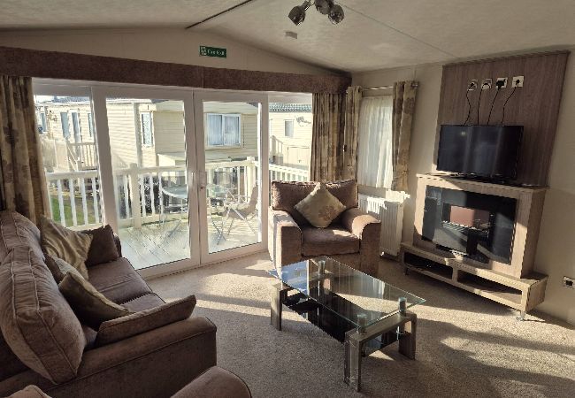 Mobile home in Winchelsea Beach - Grogu's Rest - 2 bedrooms with decking sleeps 6 