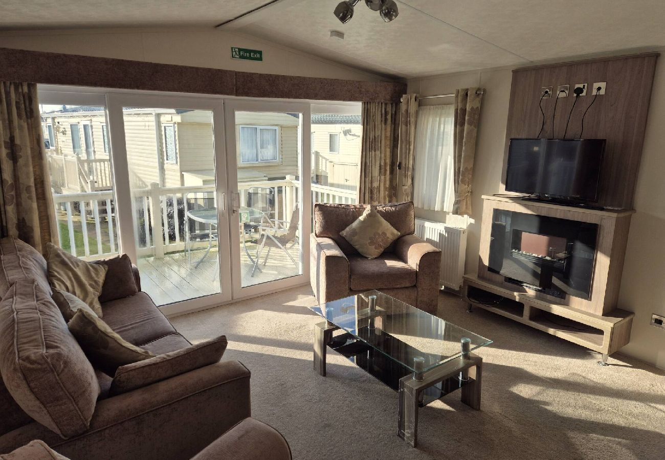 Mobile home in Winchelsea Beach - Grogu's Rest - 2 bedrooms with decking sleeps 6 