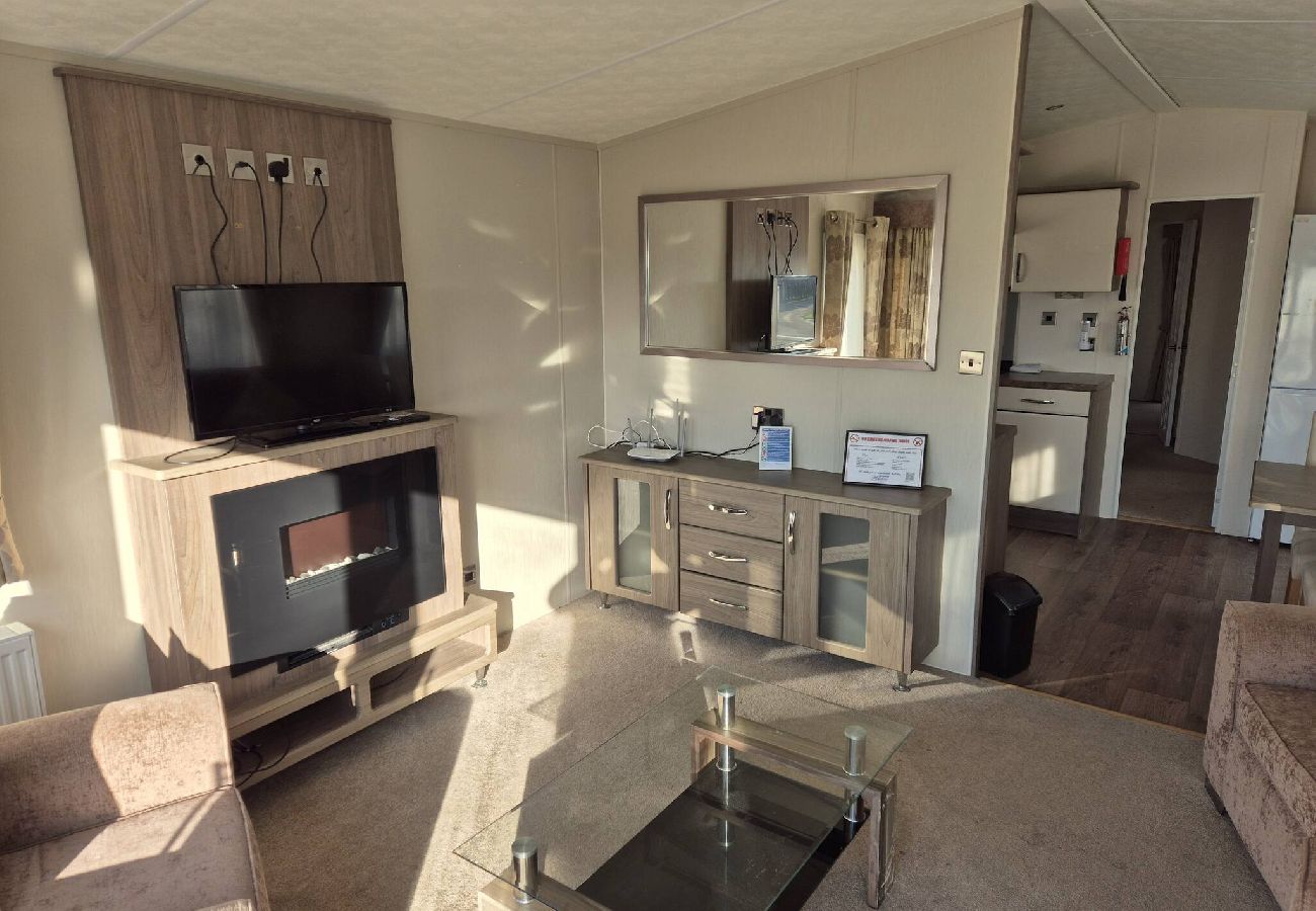 Mobile home in Winchelsea Beach - Grogu's Rest - 2 bedrooms with decking sleeps 6 