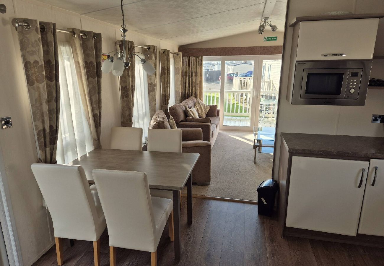 Mobile home in Winchelsea Beach - Grogu's Rest - 2 bedrooms with decking sleeps 6 