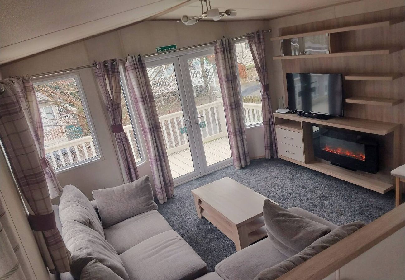 Mobile home in Hastings - Bluebell corner - with small enclosed decking 