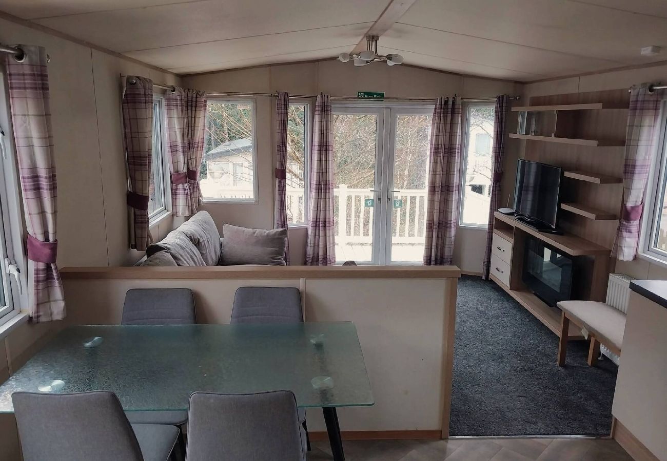 Mobile home in Hastings - Bluebell corner - with small enclosed decking 