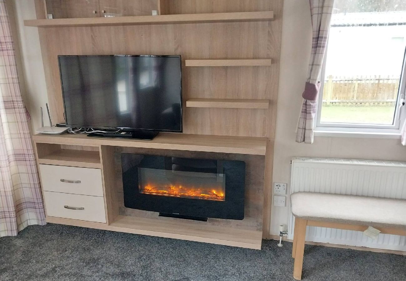 Mobile home in Hastings - Bluebell corner - with small enclosed decking 