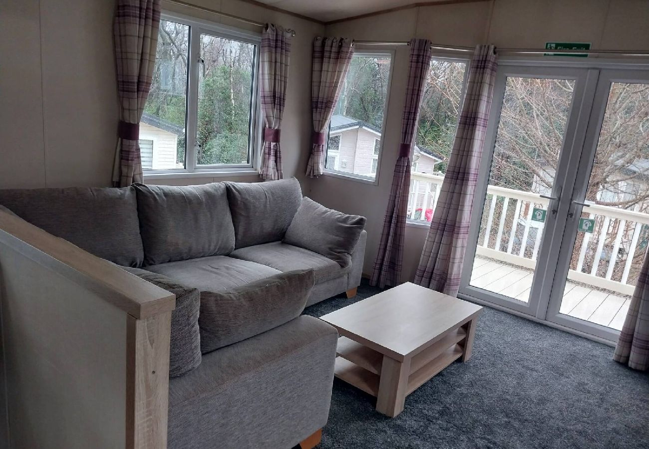 Mobile home in Hastings - Bluebell corner - with small enclosed decking 