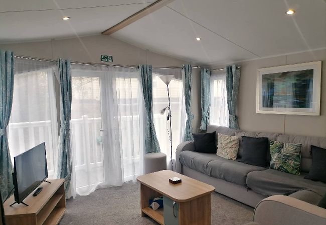 Mobile home in Hastings - Rhodown - sun on the terrace all round 