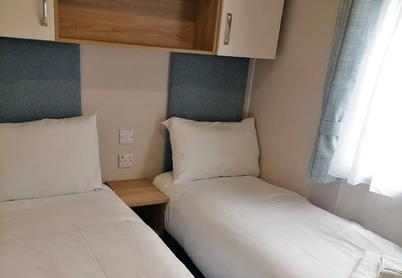 Mobile home in Hastings - Rhodown - sun on the terrace all round 