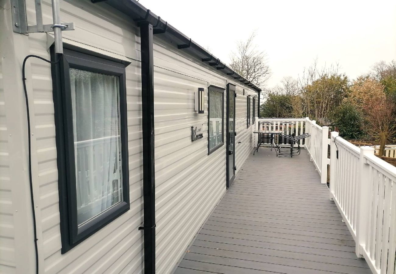 Mobile home in Hastings - Rhodown - sun on the terrace all round 