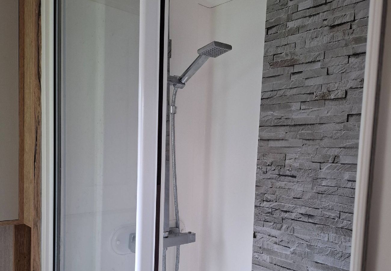 Mobile home in Hastings - Fir Tree - 2 bedrooms sleeps 5 