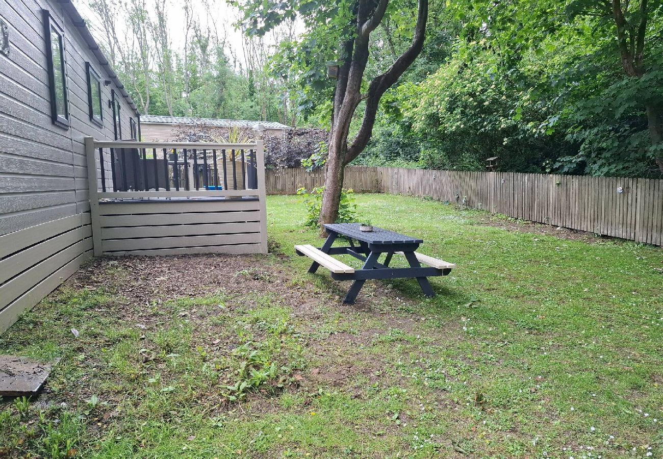 Mobile home in Hastings - Fir Tree - 2 bedrooms sleeps 5 