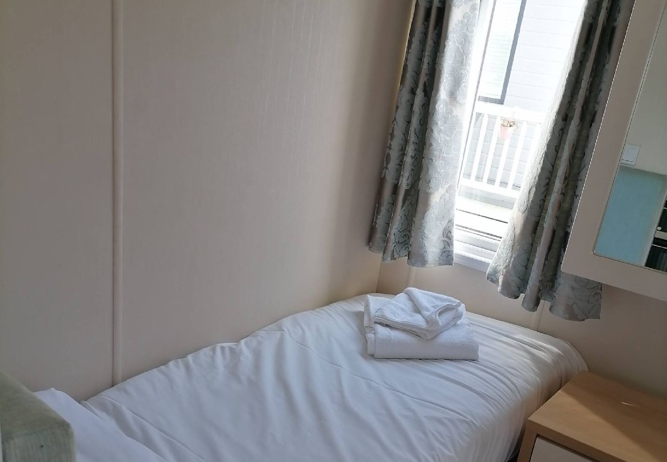 Mobile home in Allhallows - Thames view - Wheelchair-Friendly Static Caravan 