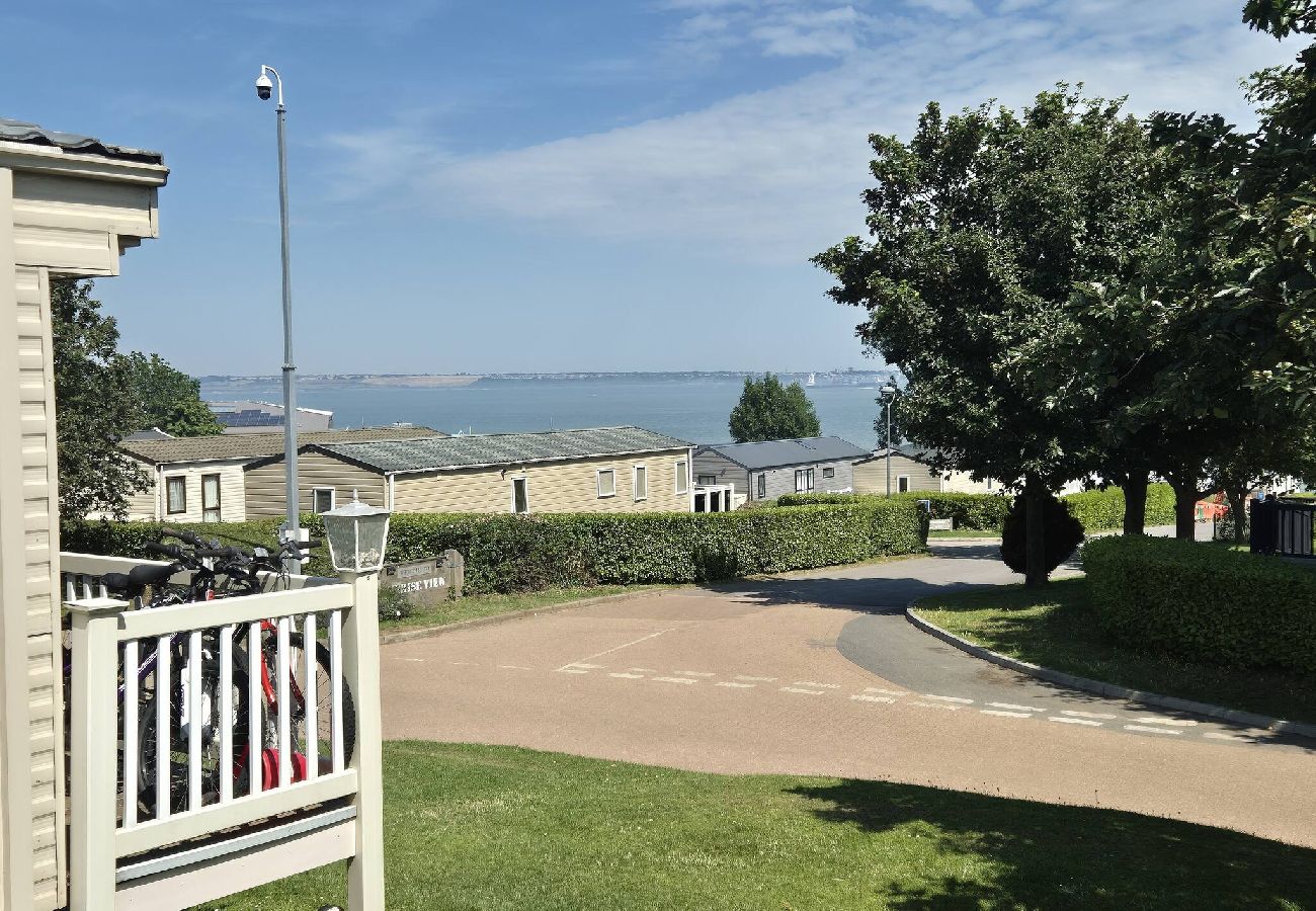 Mobile home in Allhallows - Thames view - Wheelchair-Friendly Static Caravan 
