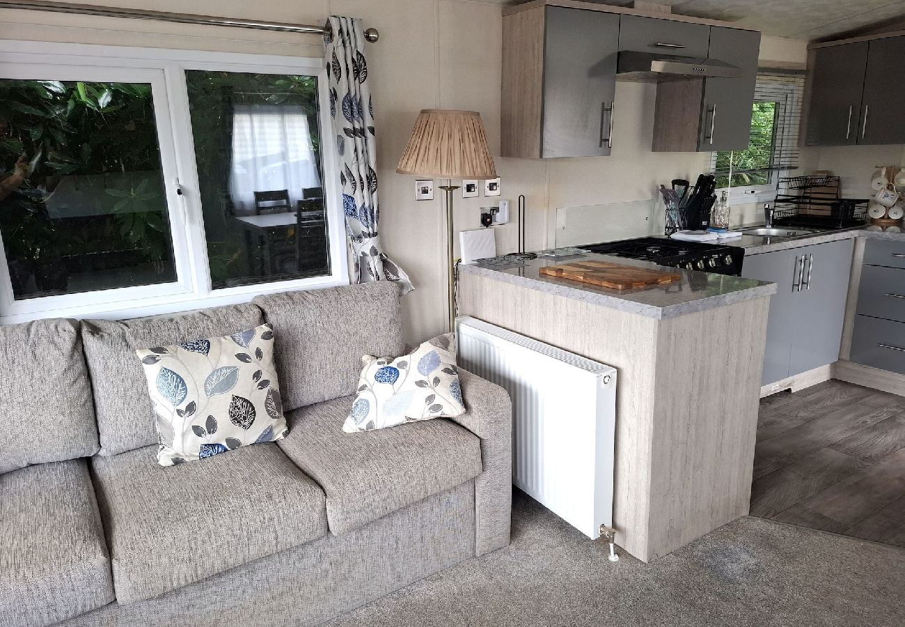 Mobile home in Hastings - Hillside retreat - 2 bedrooms sleeps 5 