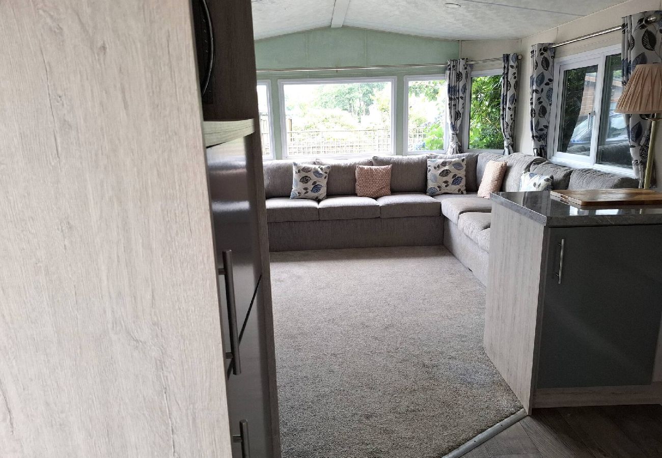 Mobile home in Hastings - Hillside retreat - 2 bedrooms sleeps 5 