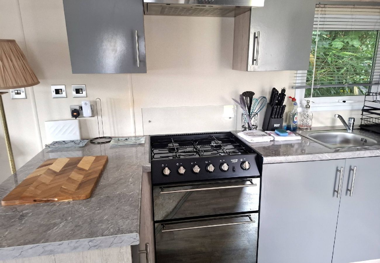 Mobile home in Hastings - Hillside retreat - 2 bedrooms sleeps 5 