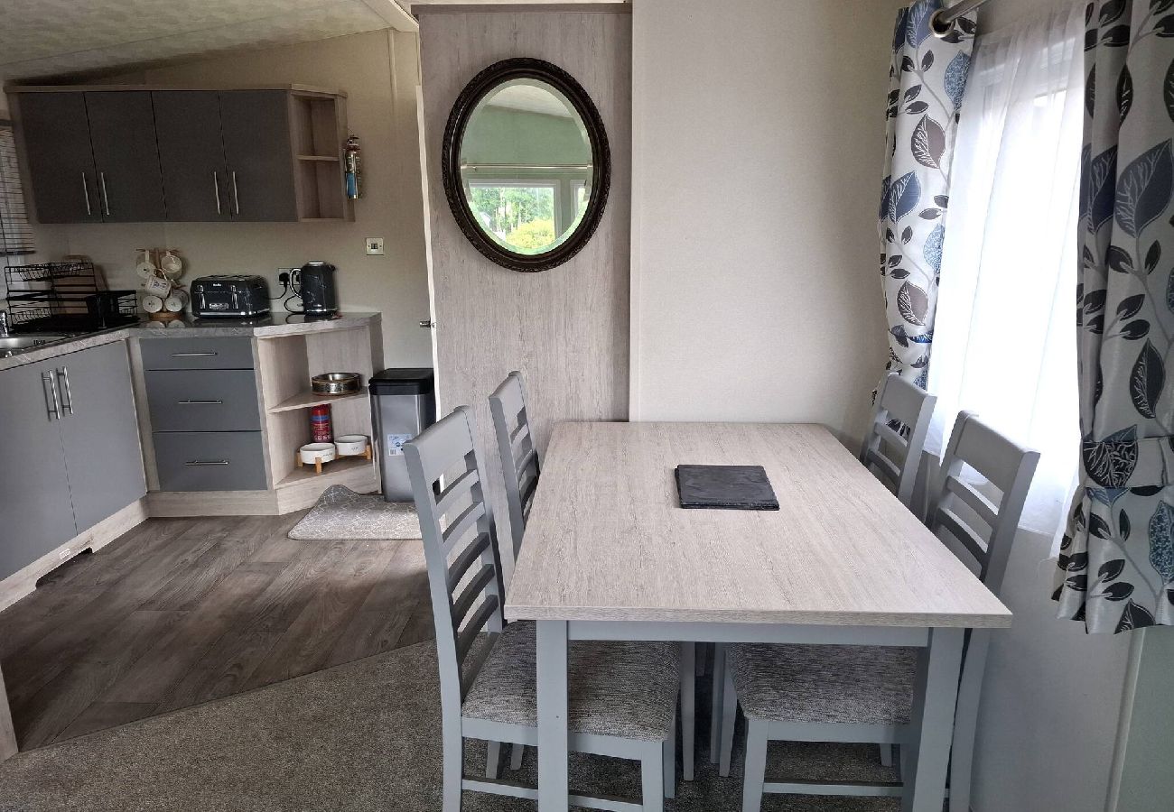 Mobile home in Hastings - Hillside retreat - 2 bedrooms sleeps 5 