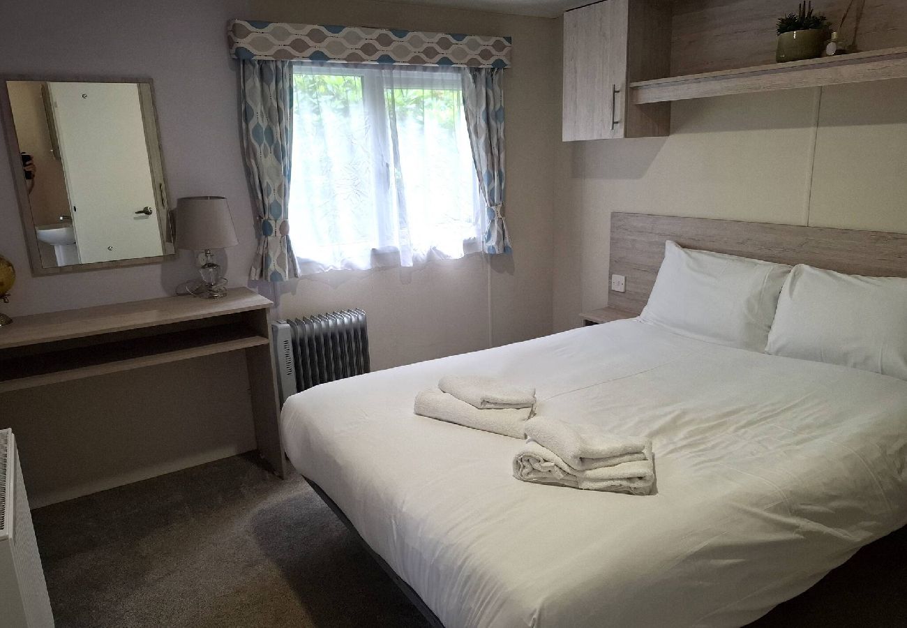 Mobile home in Hastings - Hillside retreat - 2 bedrooms sleeps 5 