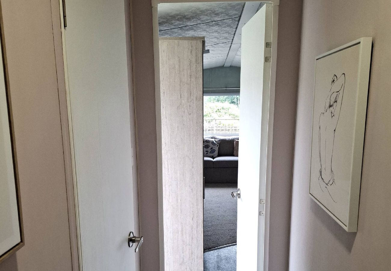 Mobile home in Hastings - Hillside retreat - 2 bedrooms sleeps 5 