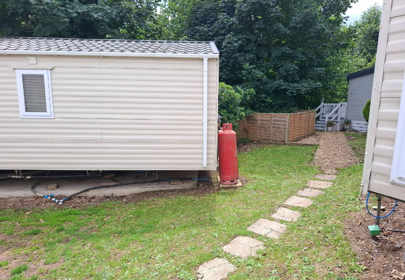 Mobile home in Hastings - Hillside retreat - 2 bedrooms sleeps 5 