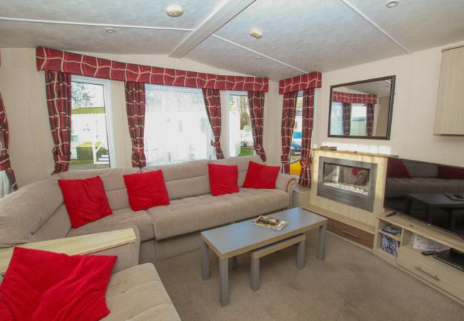 Mobile home in Pevensey Bay - Bayview Retreat - 3 bedrooms with decking sleeps 6