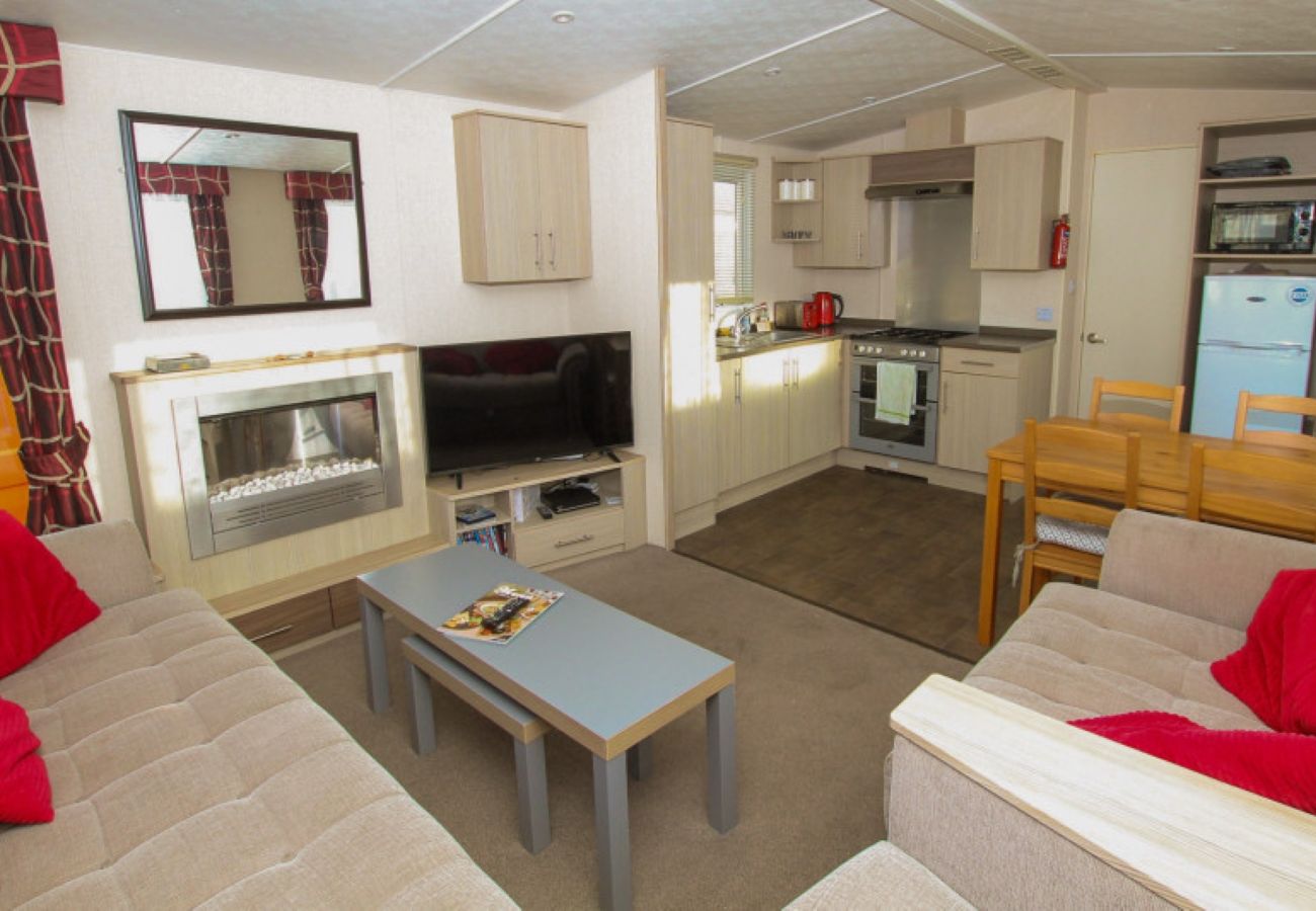 Mobile home in Pevensey Bay - Bayview Retreat - 3 bedrooms with decking sleeps 6