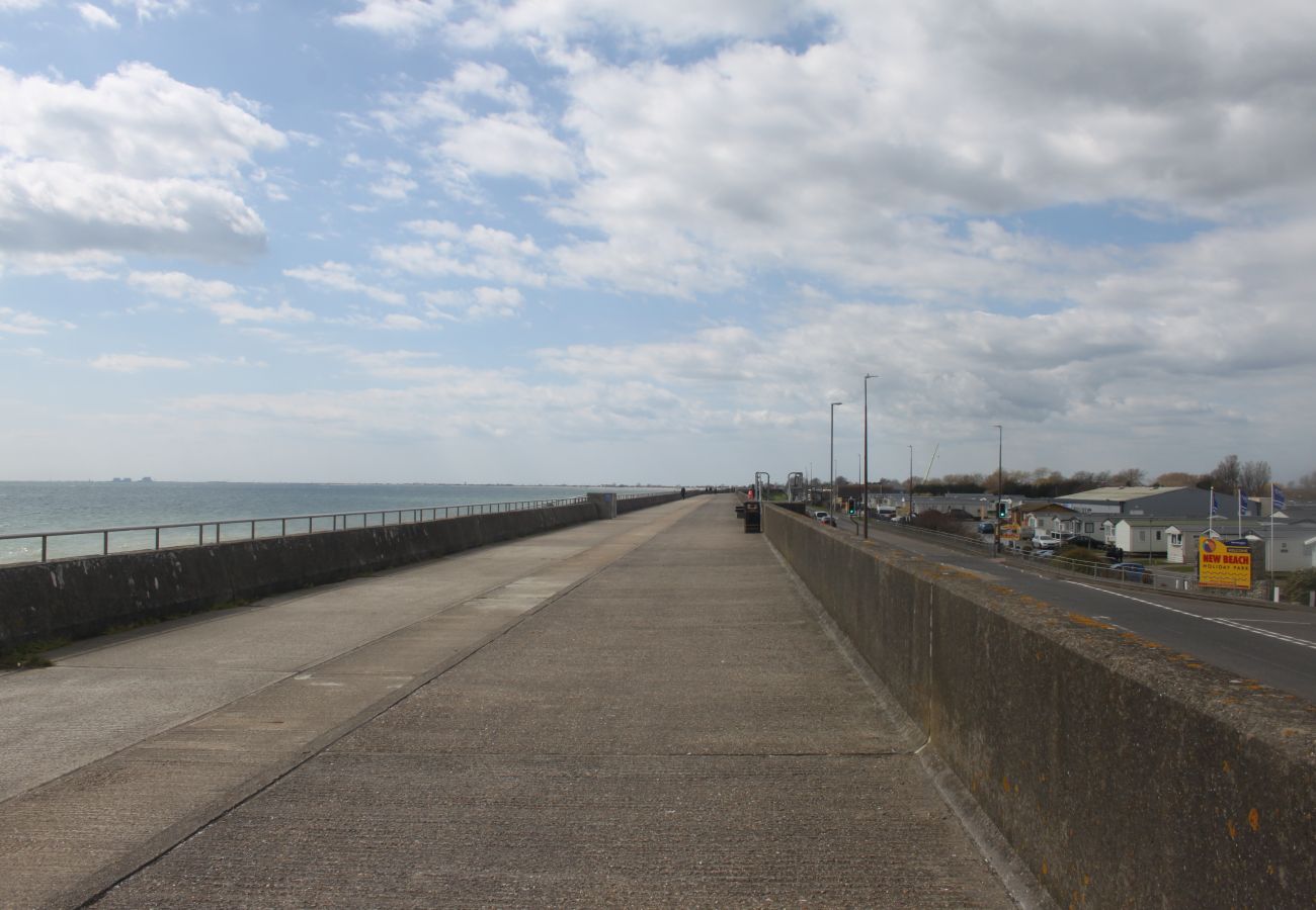 Mobile home in Dymchurch - Seashell Cove - 2 bedrooms sleeps 6