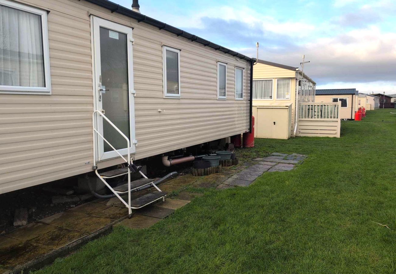 Mobile home in Dymchurch - Seashell Cove - 2 bedrooms sleeps 6