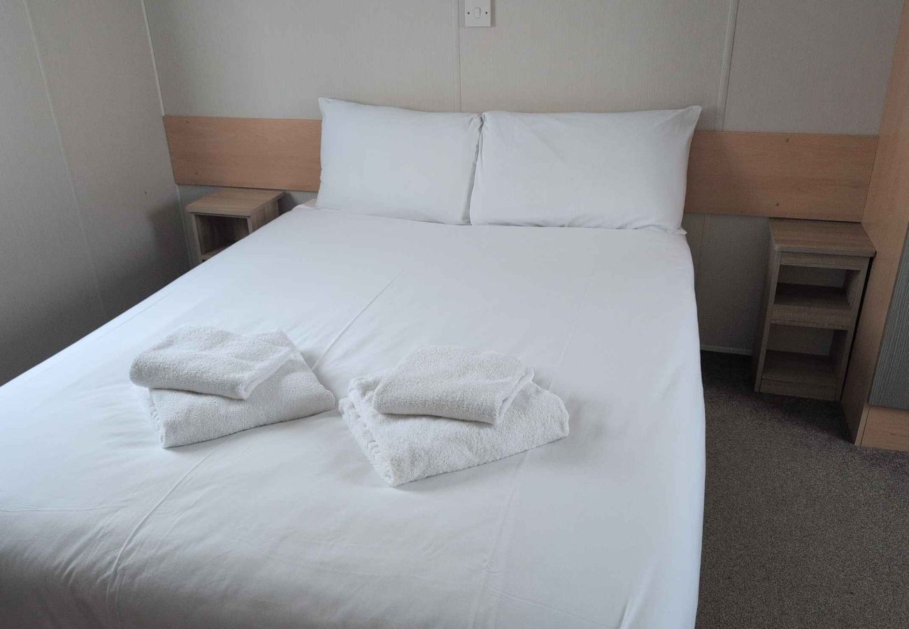 Mobile home in Dymchurch - Seashell Cove - 2 bedrooms sleeps 6