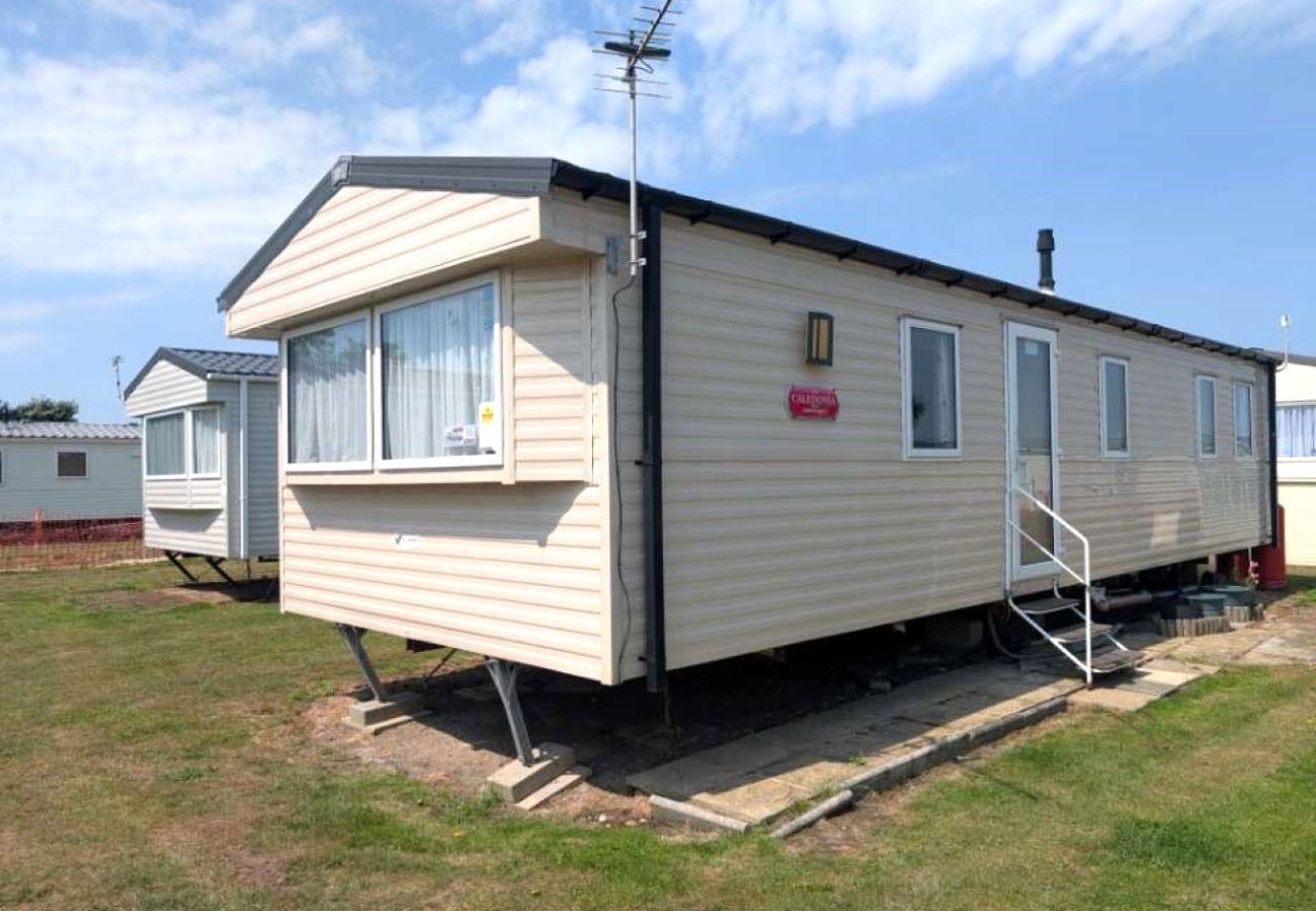 Mobile home in Dymchurch - Seashell Cove - 2 bedrooms sleeps 6