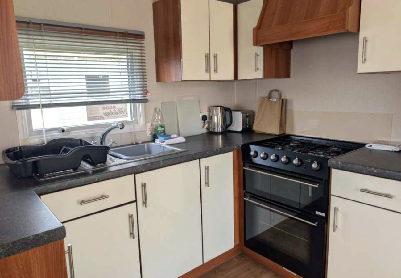 Mobile home in Dymchurch - Seashell Cove - 2 bedrooms sleeps 6