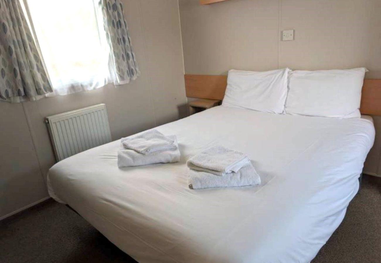 Mobile home in Dymchurch - Seashell Cove - 2 bedrooms sleeps 6
