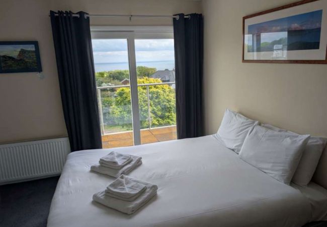 Rent by room in Hastings - Coastguard cafe room 2