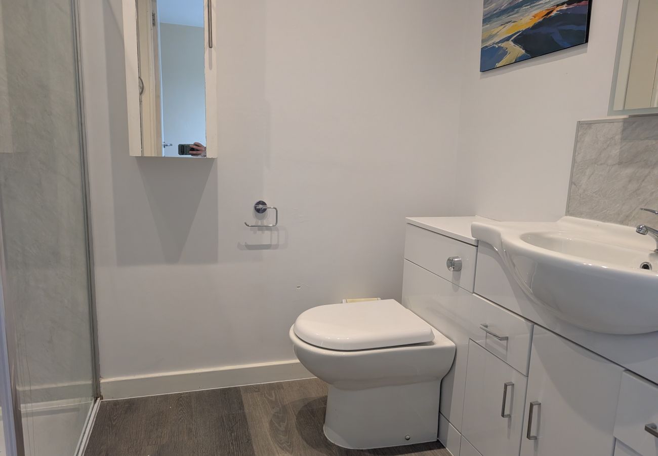 Rent by room in Hastings - Coastguard cafe room 2