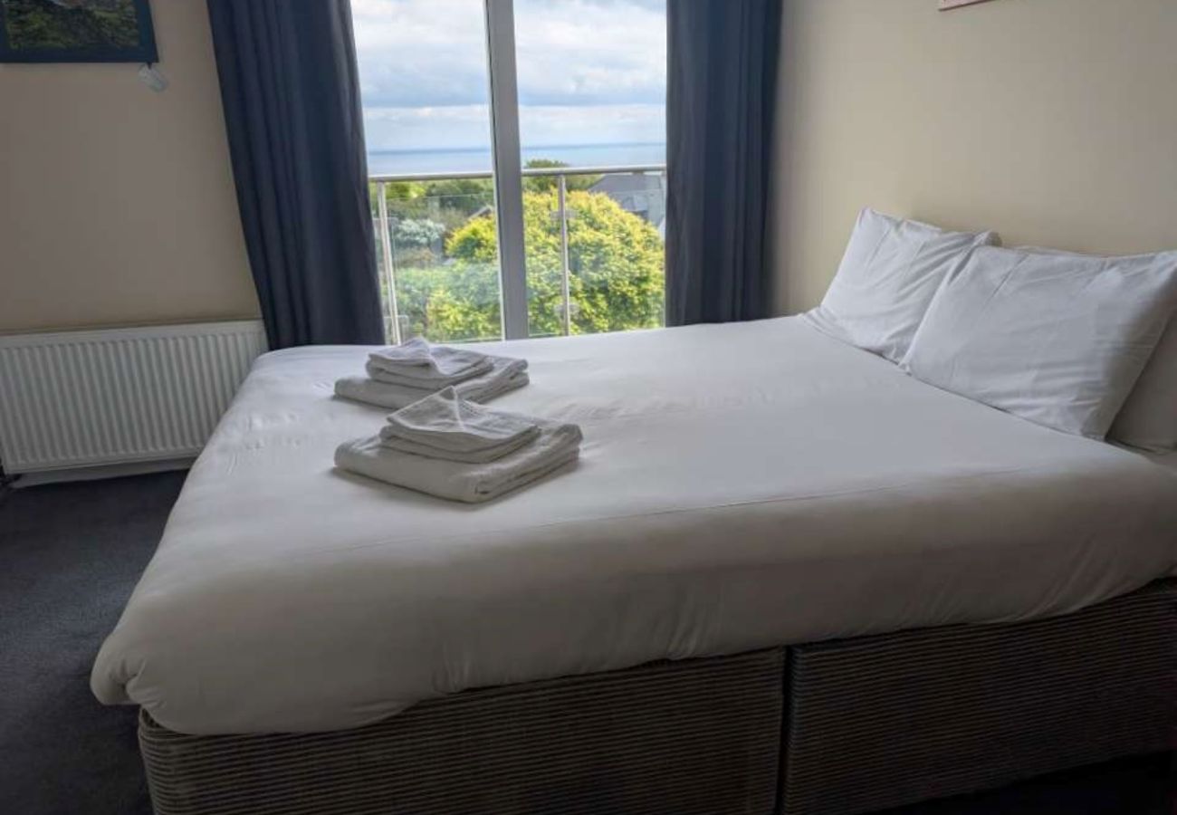 Rent by room in Hastings - Coastguard cafe room 2