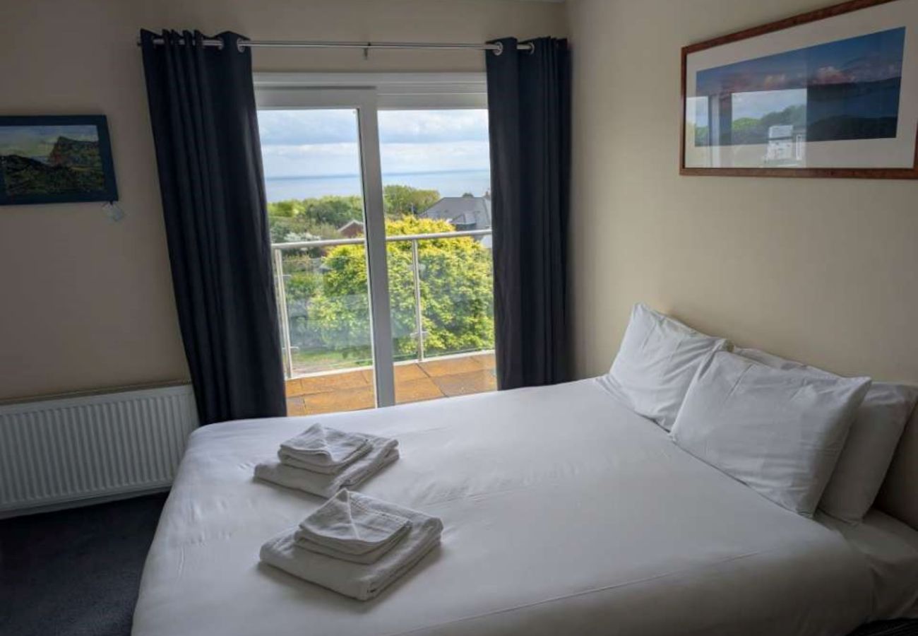 Rent by room in Hastings - Coastguard cafe room 2