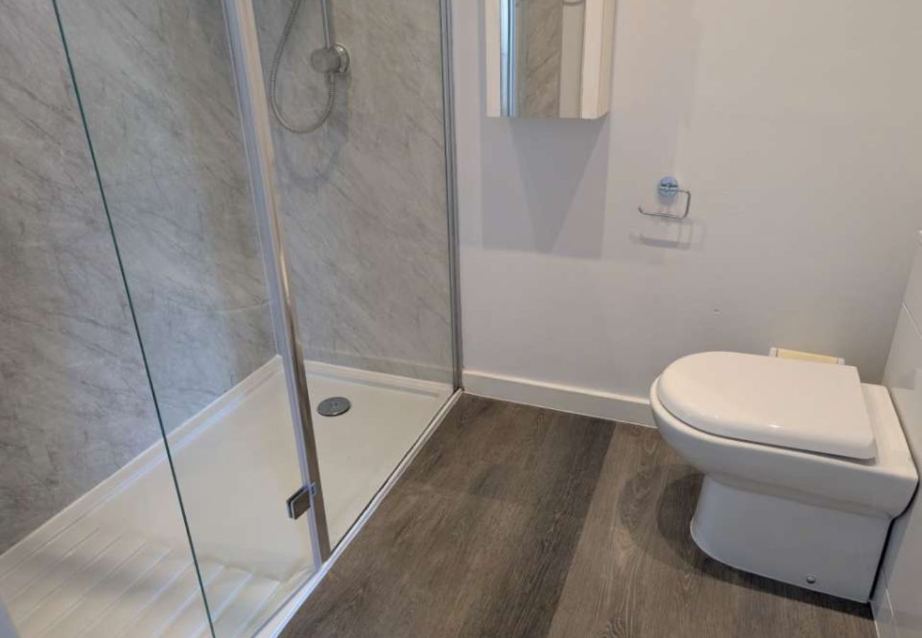Rent by room in Hastings - Coastguard cafe room 2