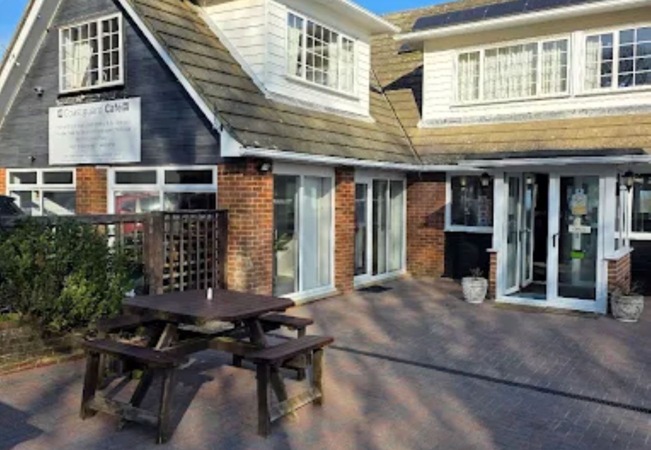 Rent by room in Hastings - Coastguard cafe room 2