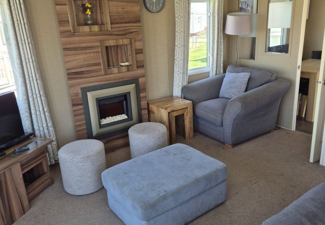 Mobile home in Camber - Weeping Willow - 3 bedrooms with decking sleeps 8