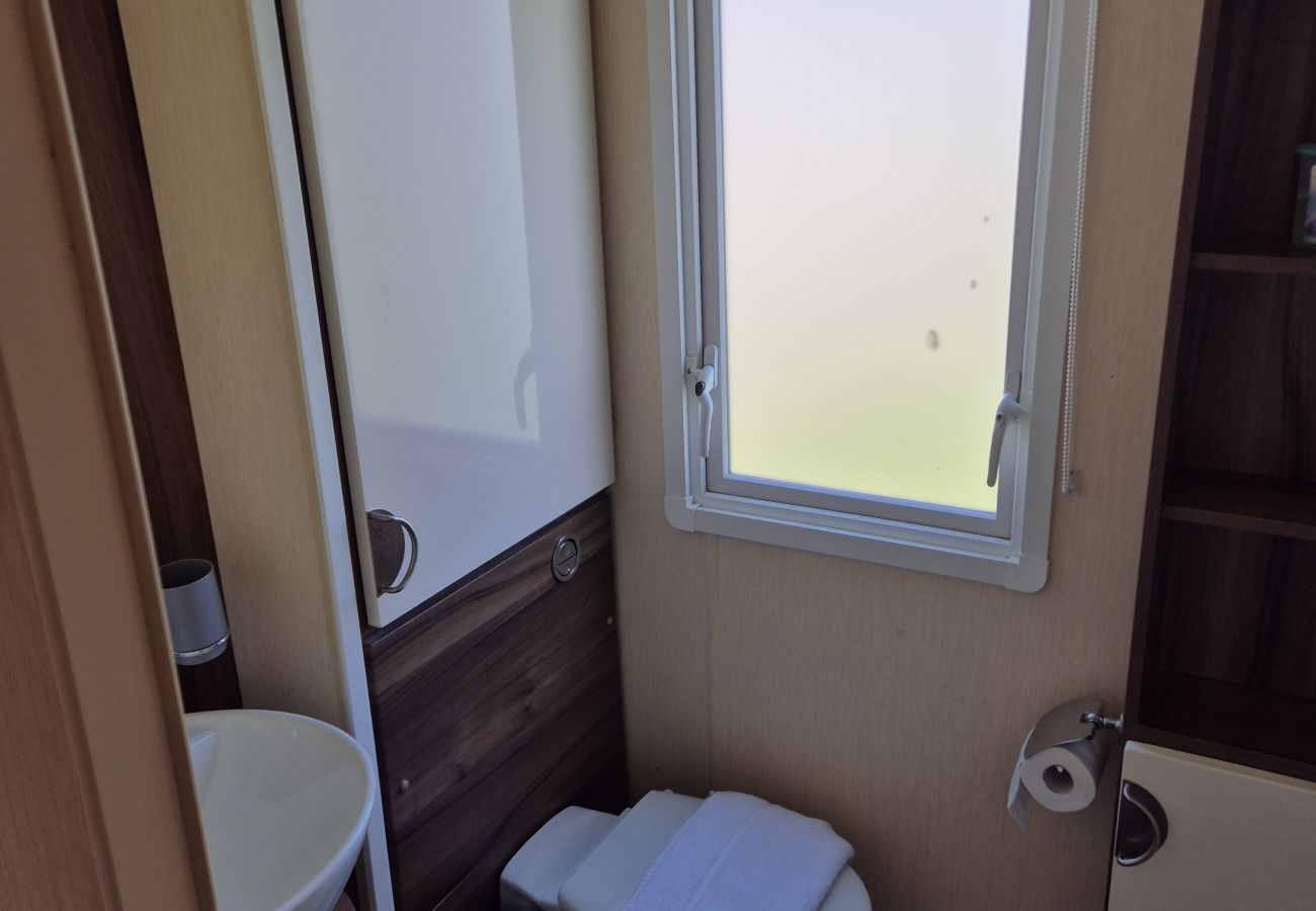 Mobile home in Camber - Weeping Willow - 3 bedrooms with decking sleeps 8