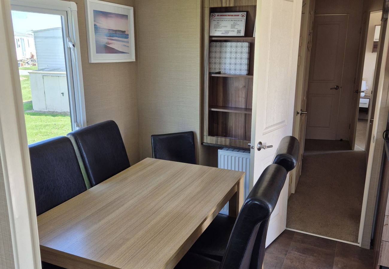 Mobile home in Camber - Weeping Willow - 3 bedrooms with decking sleeps 8