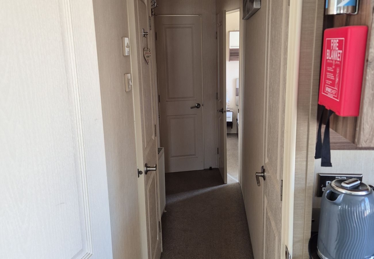 Mobile home in Camber - Weeping Willow - 3 bedrooms with decking sleeps 8