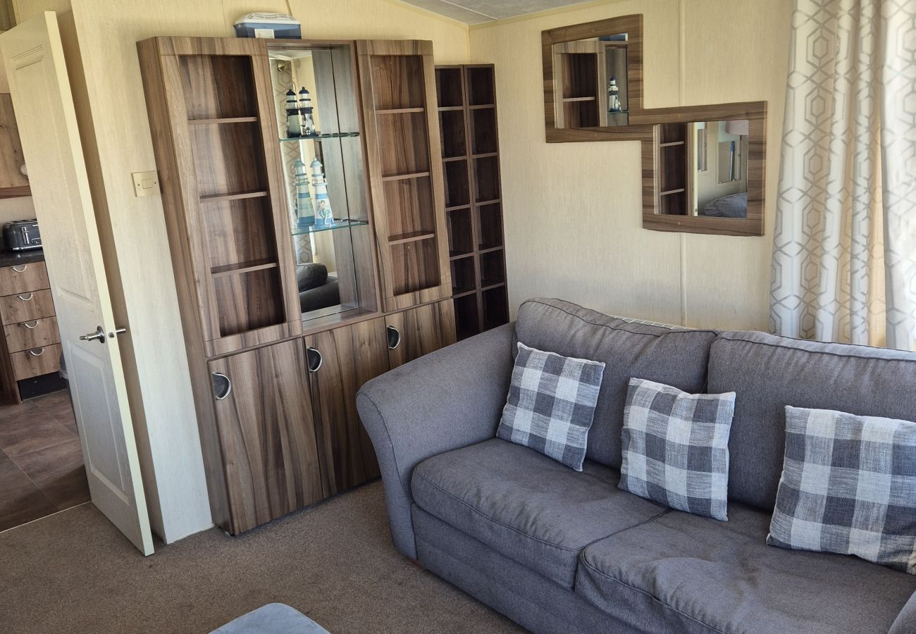Mobile home in Camber - Weeping Willow - 3 bedrooms with decking sleeps 8