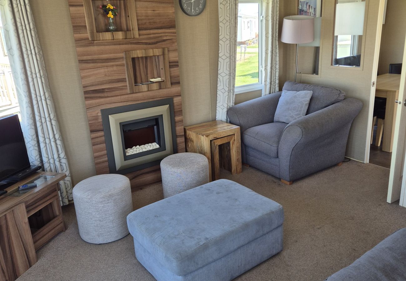 Mobile home in Camber - Weeping Willow - 3 bedrooms with decking sleeps 8