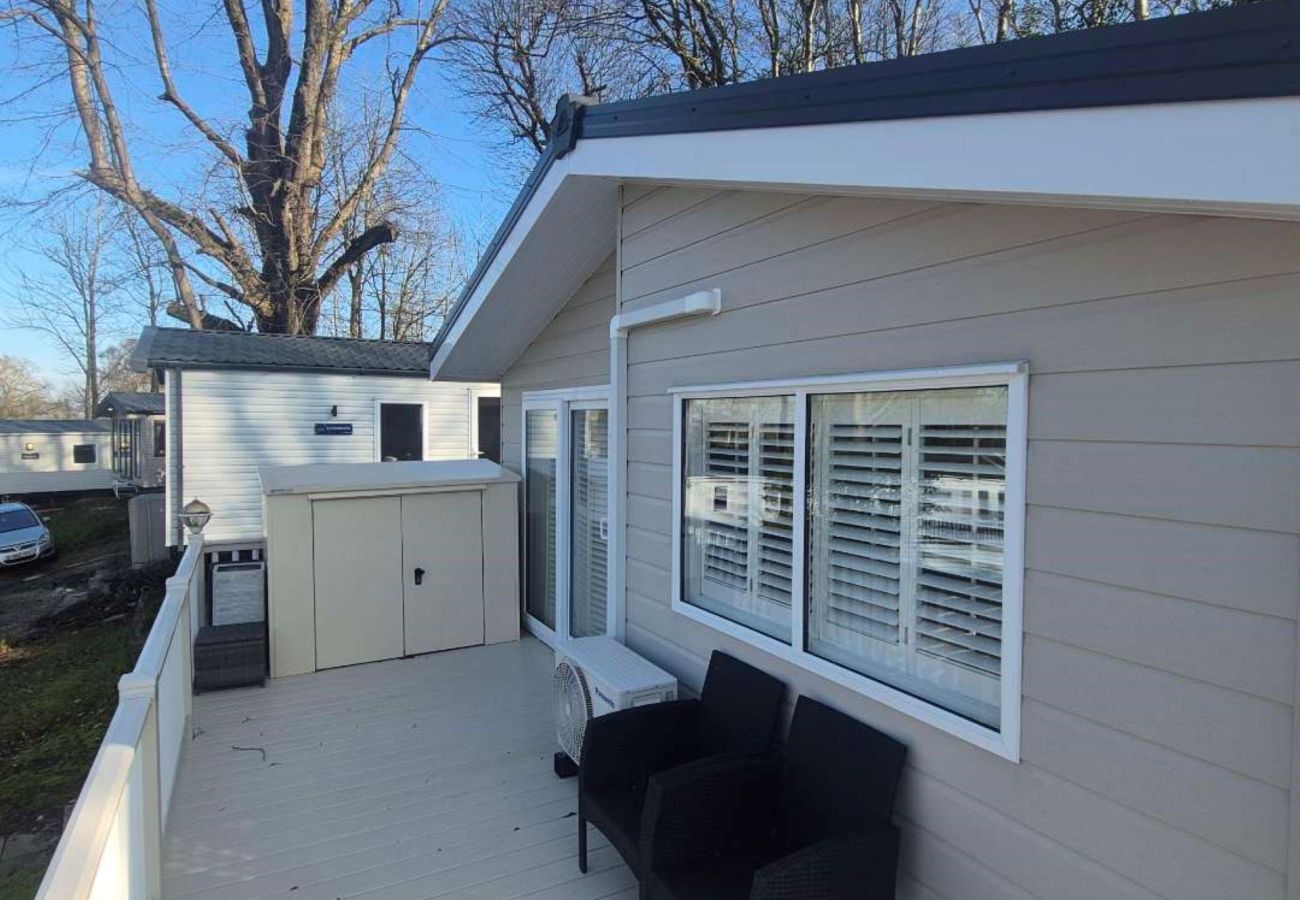 Mobile home in Hastings - Ashland - 2 bedrooms with decking sleeps 4
