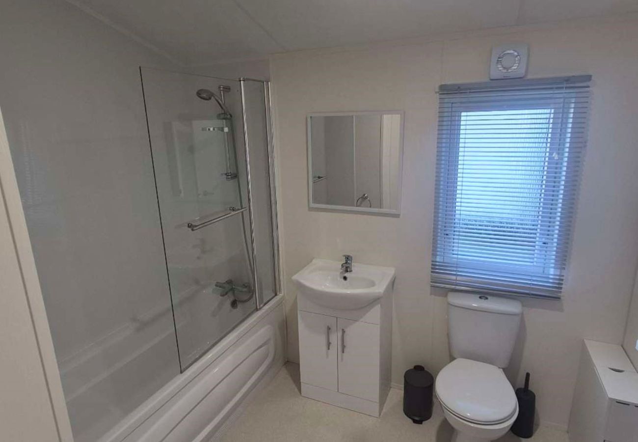 Mobile home in Hastings - Ashland - 2 bedrooms with decking sleeps 4