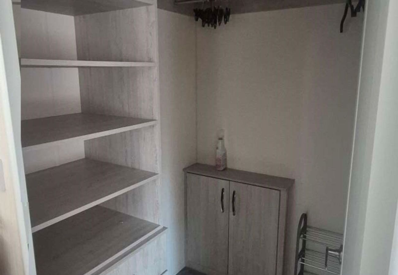 Mobile home in Hastings - Ashland - 2 bedrooms with decking sleeps 4